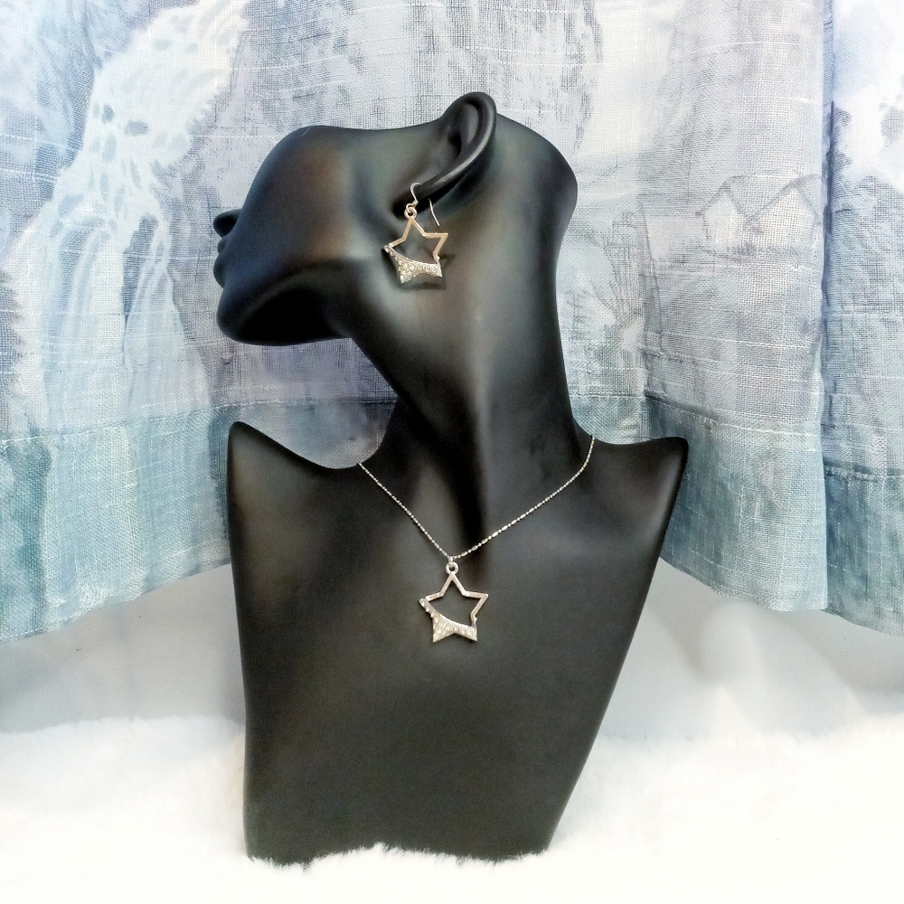 💮3/$20💮 Bejewelled Star Necklace and Earrings set